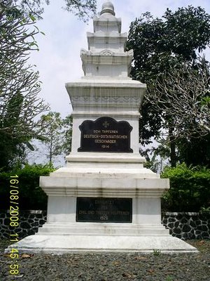 Deutscher_Soldatenfriedhof_in_Indonesia04